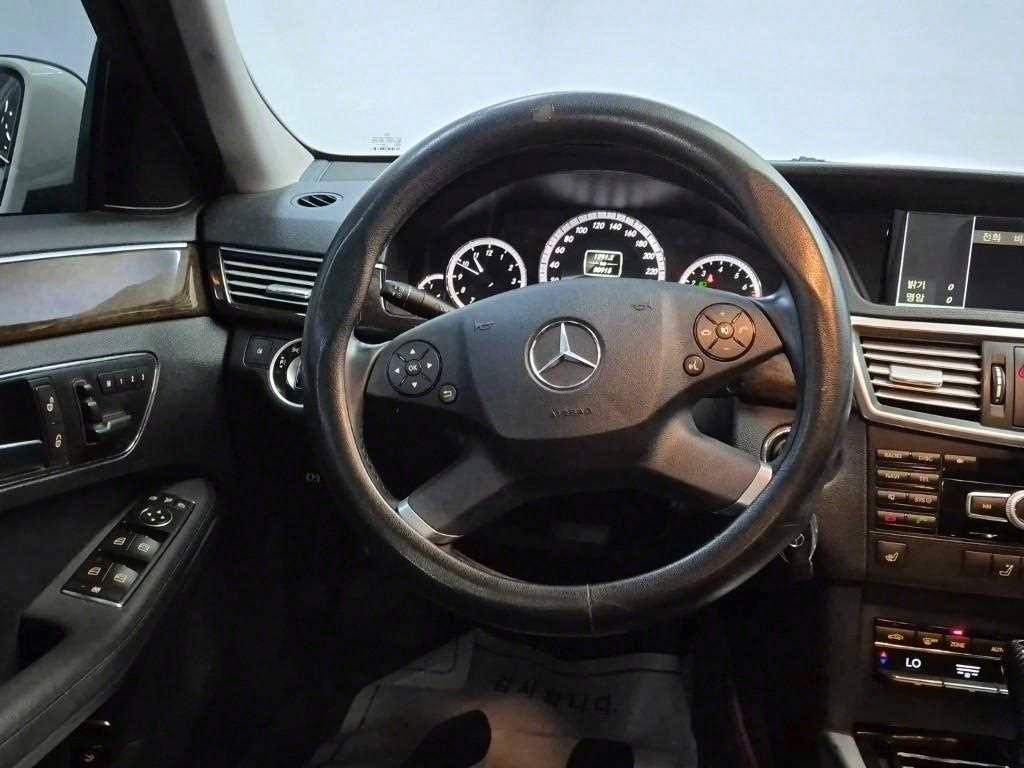 Mercedes Benz E class - Vista 9