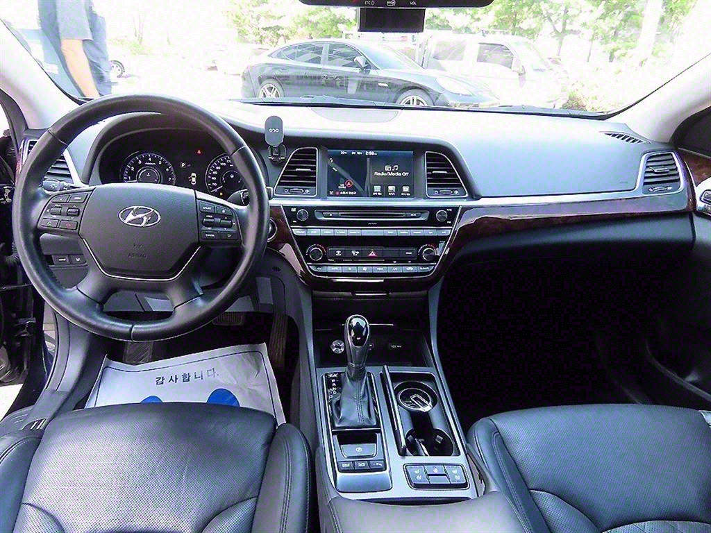 HYUNDAI Aslan - Vista 7