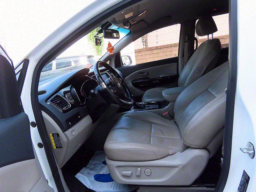 KIA Carnival - Vista 5