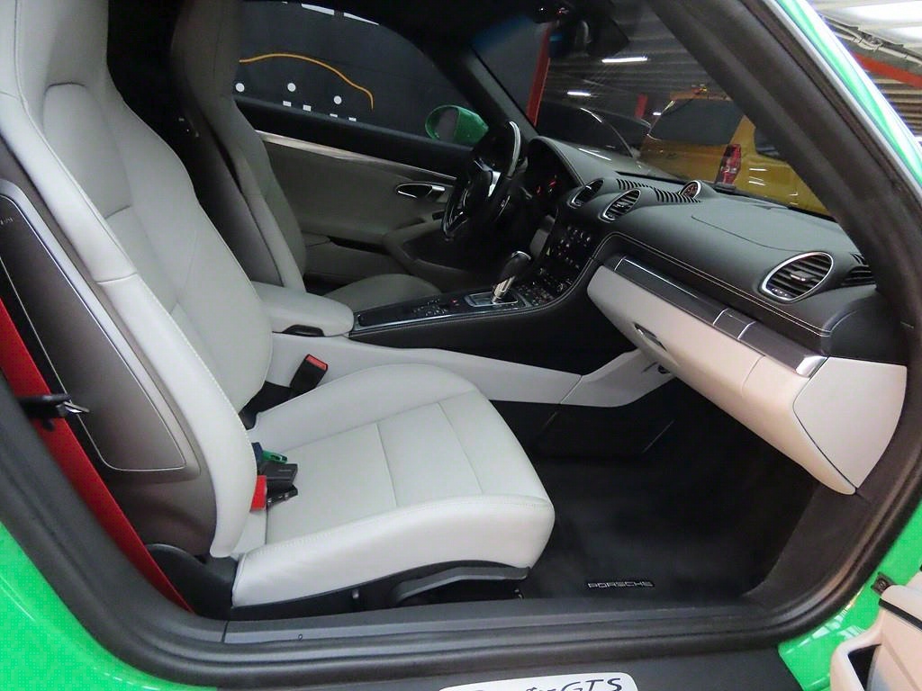 Porsche 718 - Vista 10