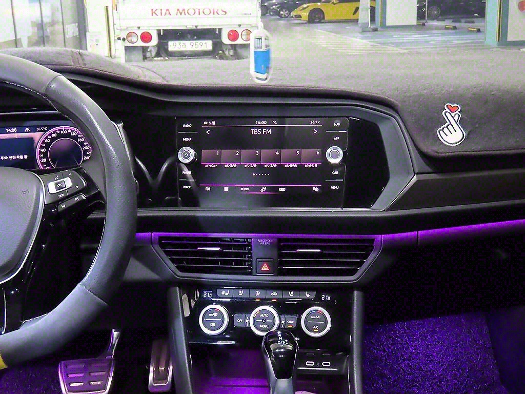 Volkswagen Jetta - Vista 11