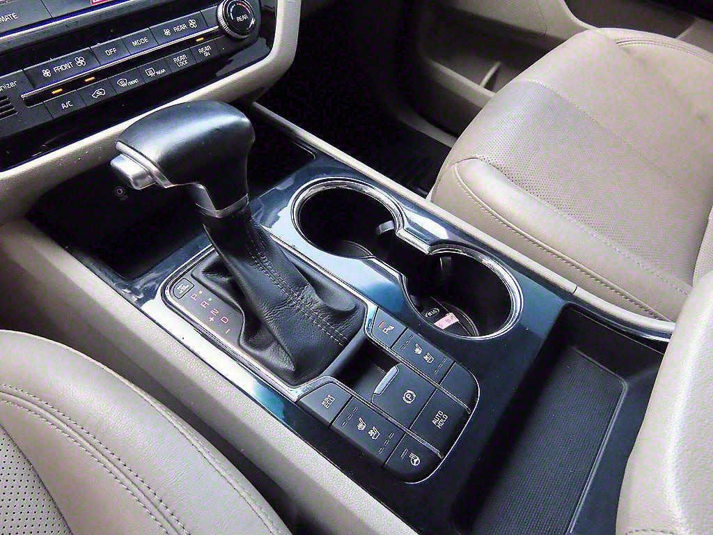 KIA Carnival - Vista 11