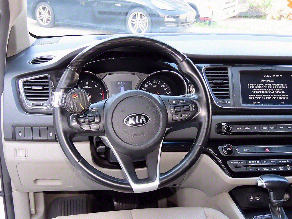 KIA Carnival - Vista 9