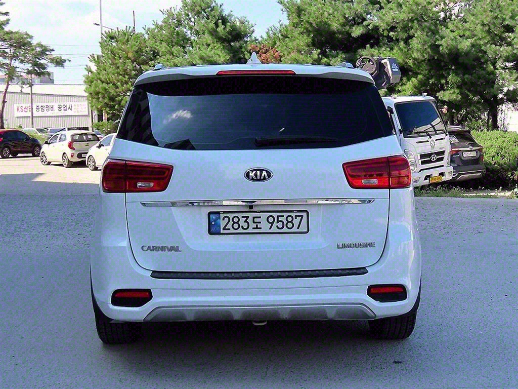 KIA Carnival - Vista 4