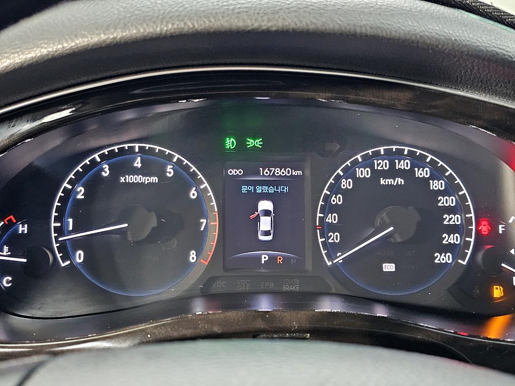 HYUNDAI Genesis - Vista 7