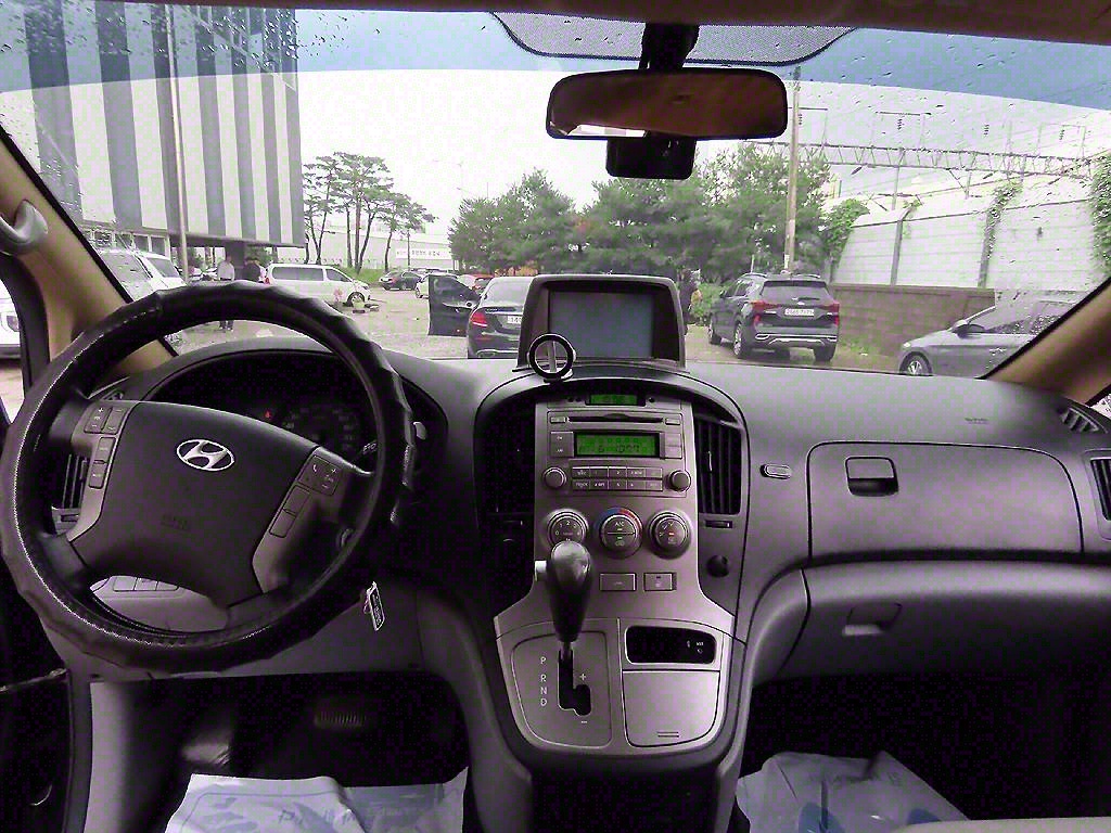 HYUNDAI Starex - Vista 7