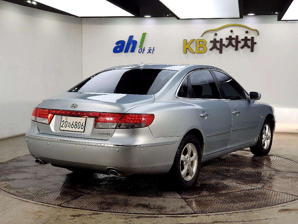 HYUNDAI Grandeur - Vista 4