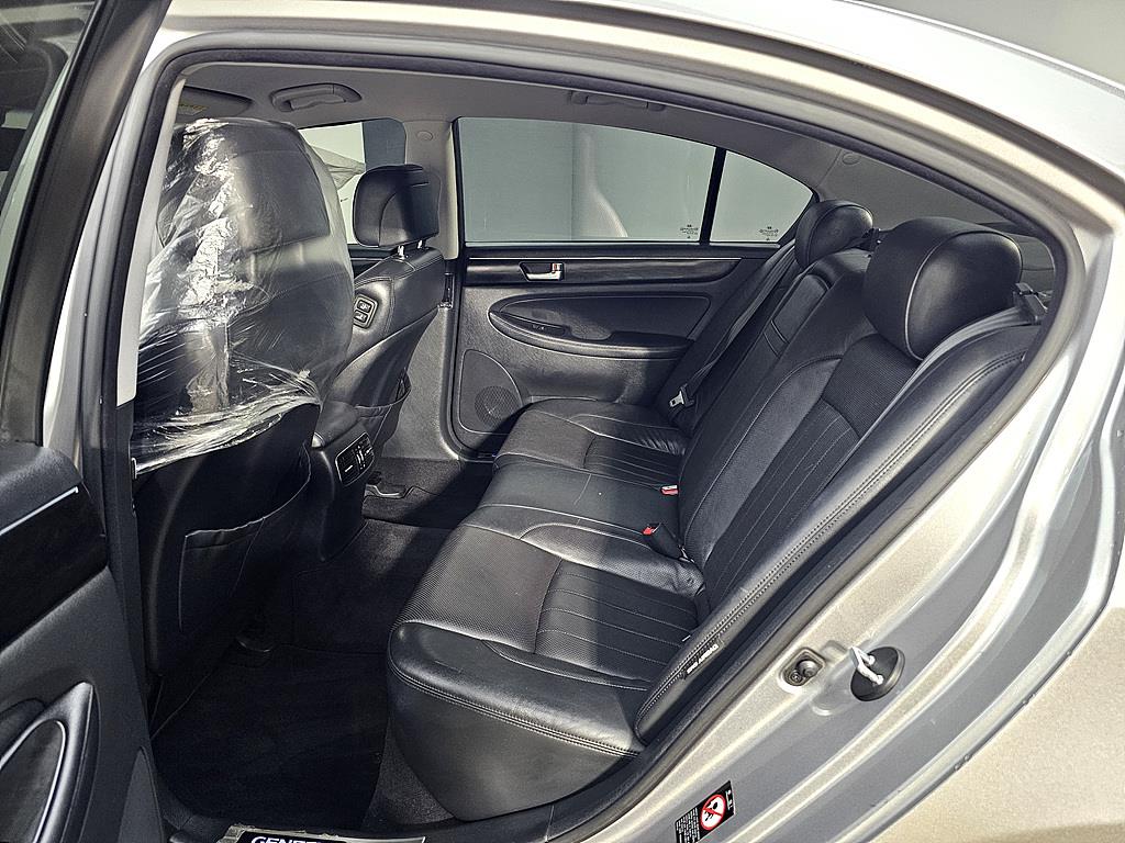 HYUNDAI Genesis - Vista 9