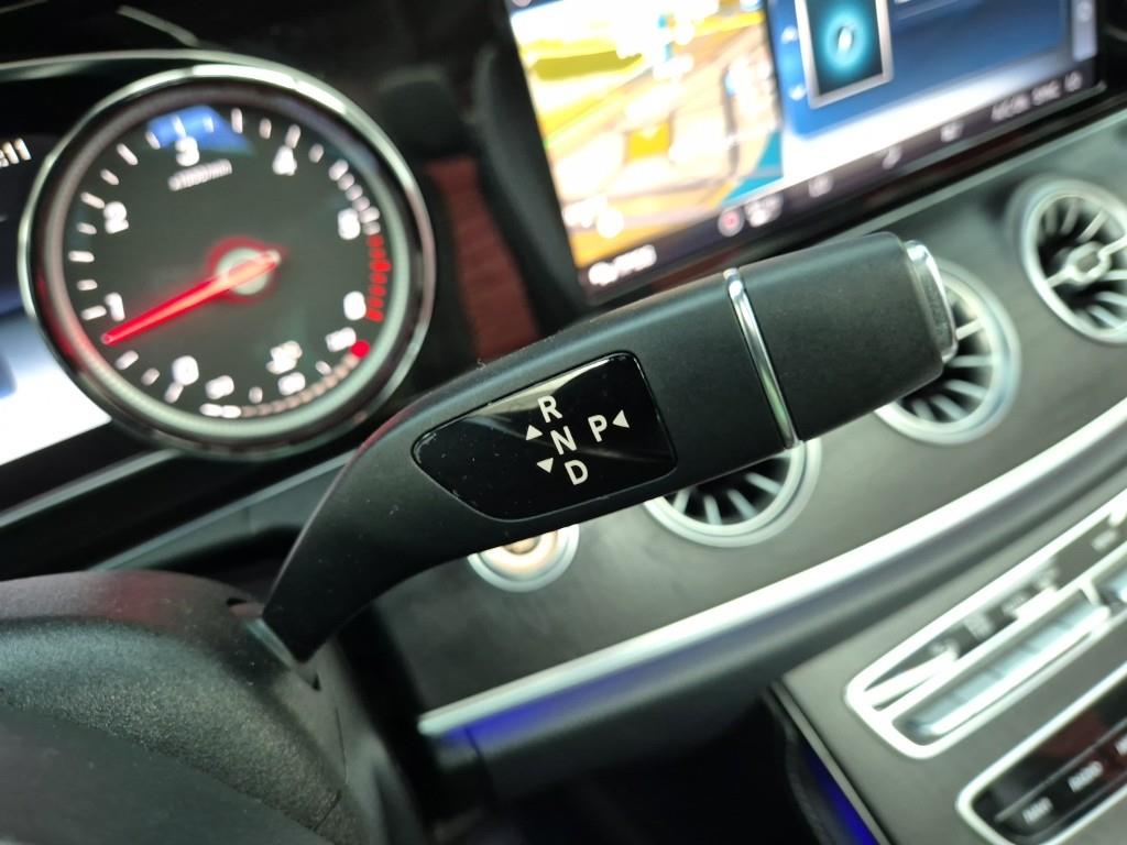 Mercedes Benz E class - Vista 8