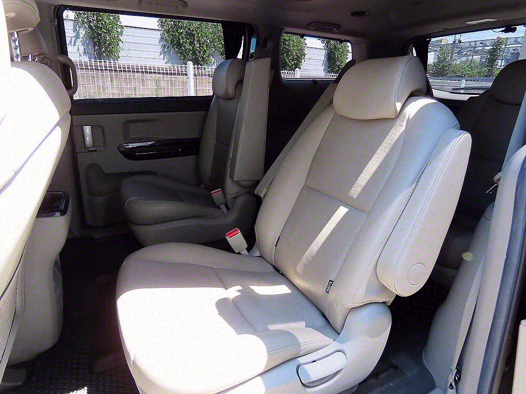 KIA Carnival - Vista 6