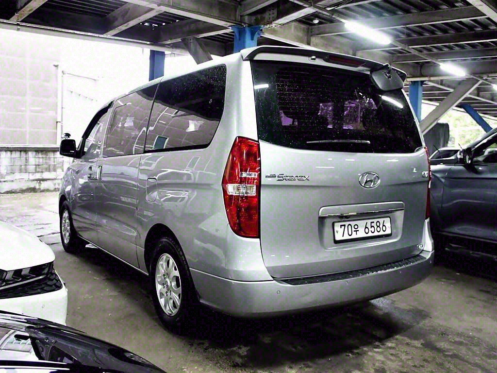 HYUNDAI Starex - Vista 7