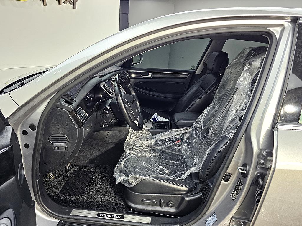 HYUNDAI Genesis - Vista 8