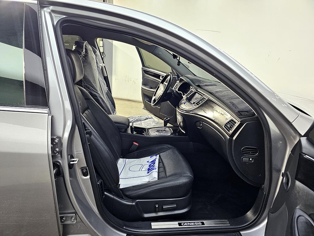 HYUNDAI Genesis - Vista 11