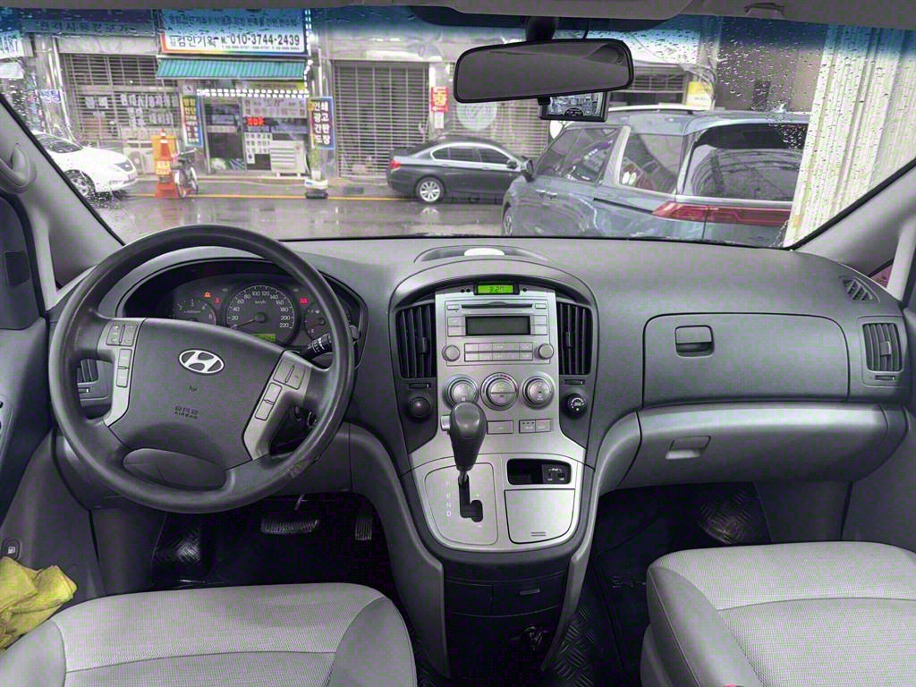 HYUNDAI Starex - Vista 7