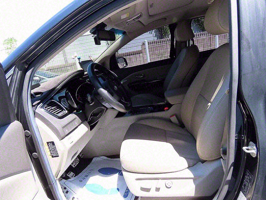 KIA Carnival - Vista 5