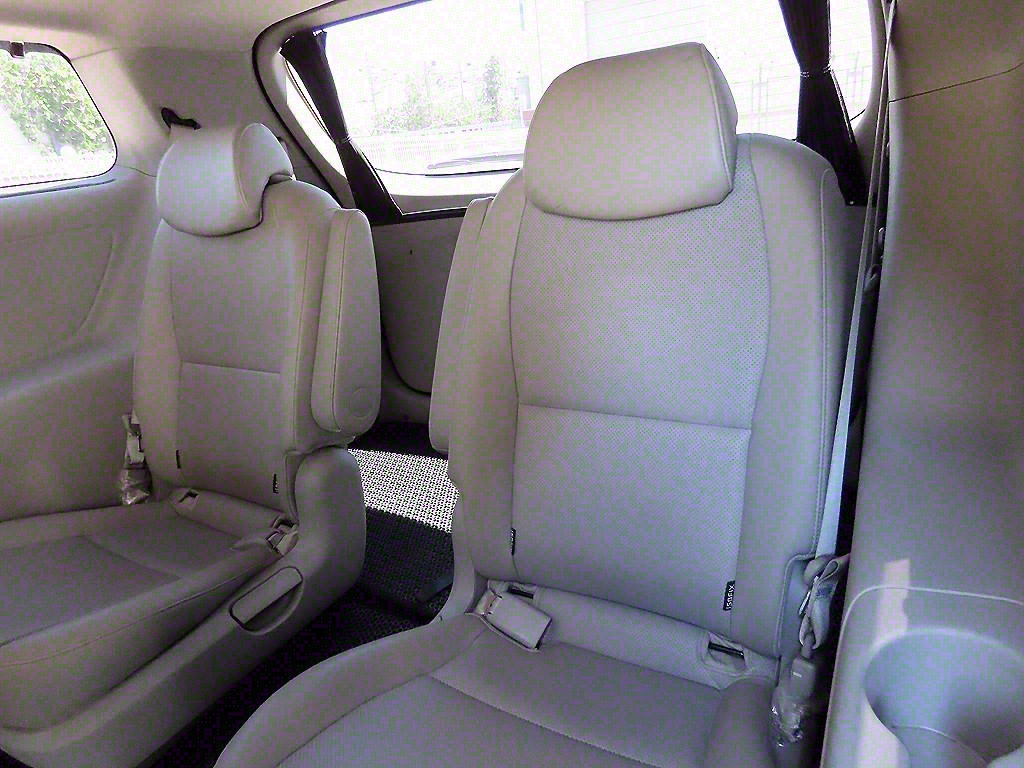 KIA Carnival - Vista 7