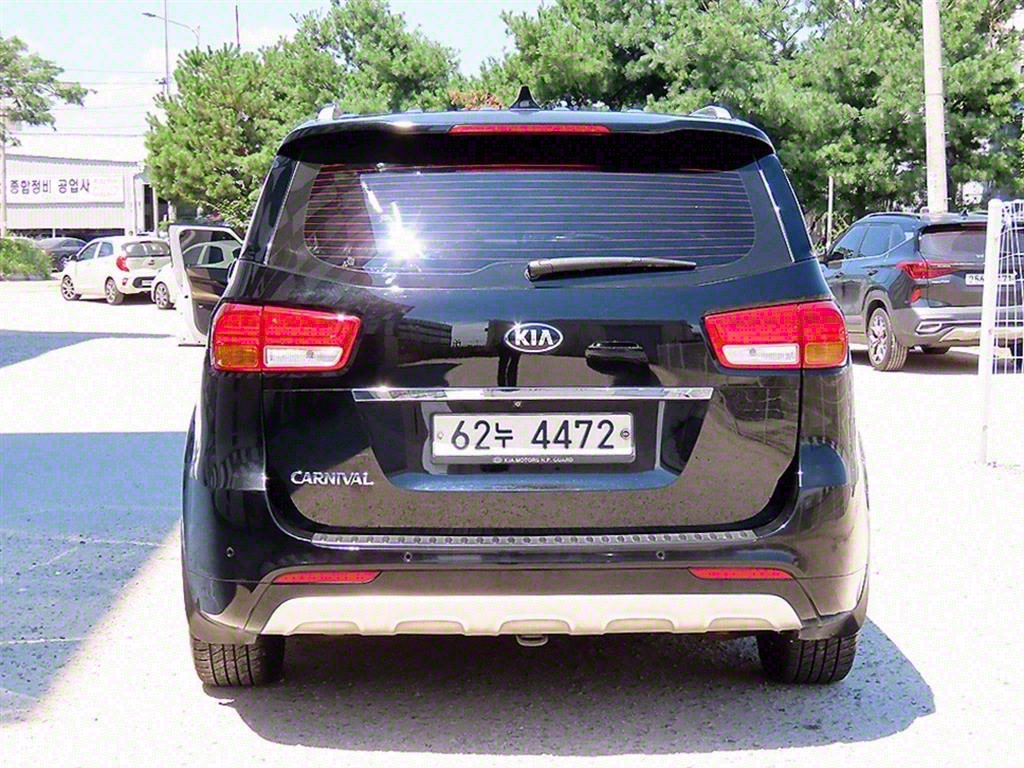 KIA Carnival - Vista 4