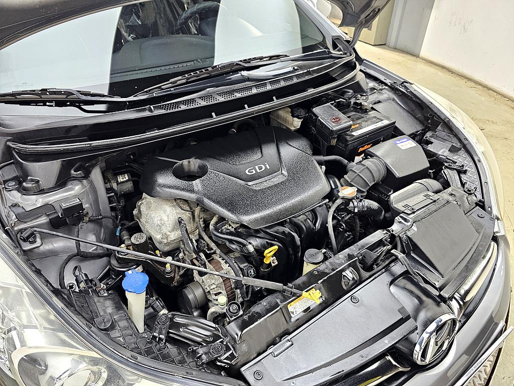 HYUNDAI Avante - Vista 6