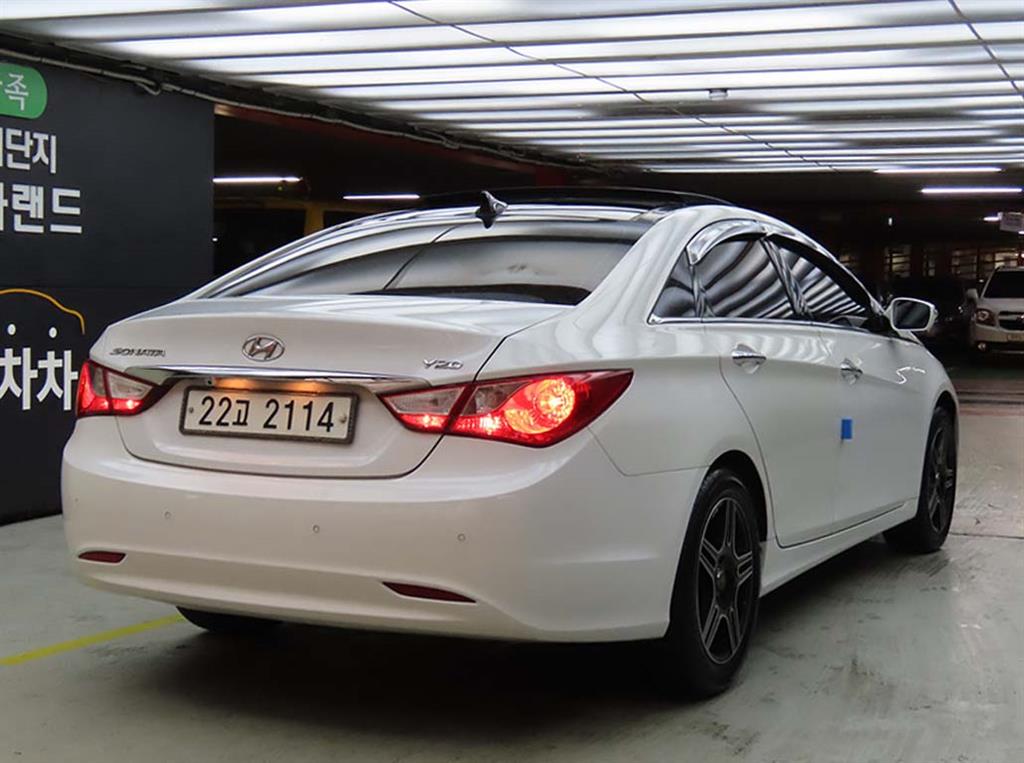 HYUNDAI Sonata - Vista 4