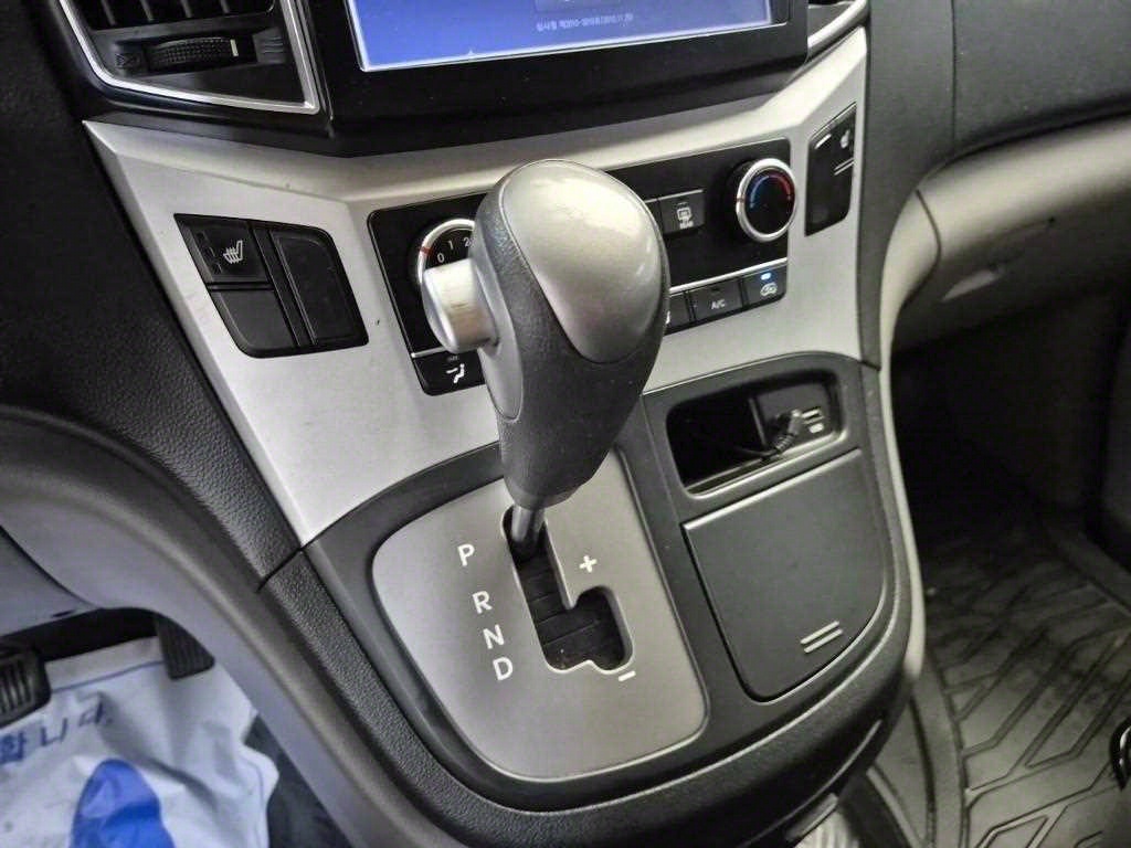 HYUNDAI Starex - Vista 8