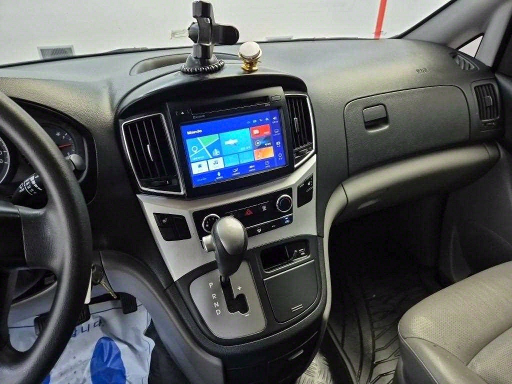 HYUNDAI Starex - Vista 10