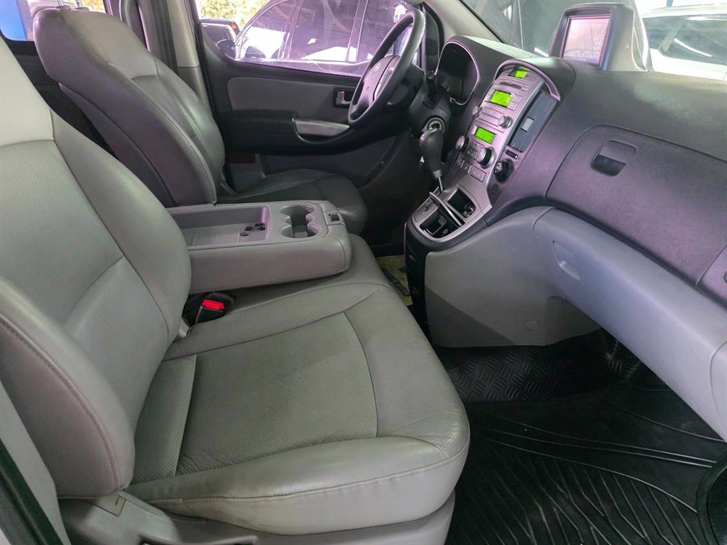 HYUNDAI Starex - Vista 9