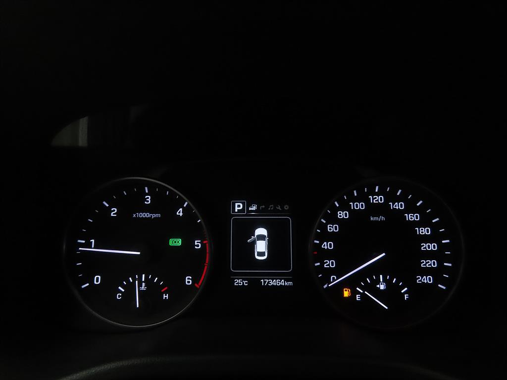 HYUNDAI Avante - Vista 9