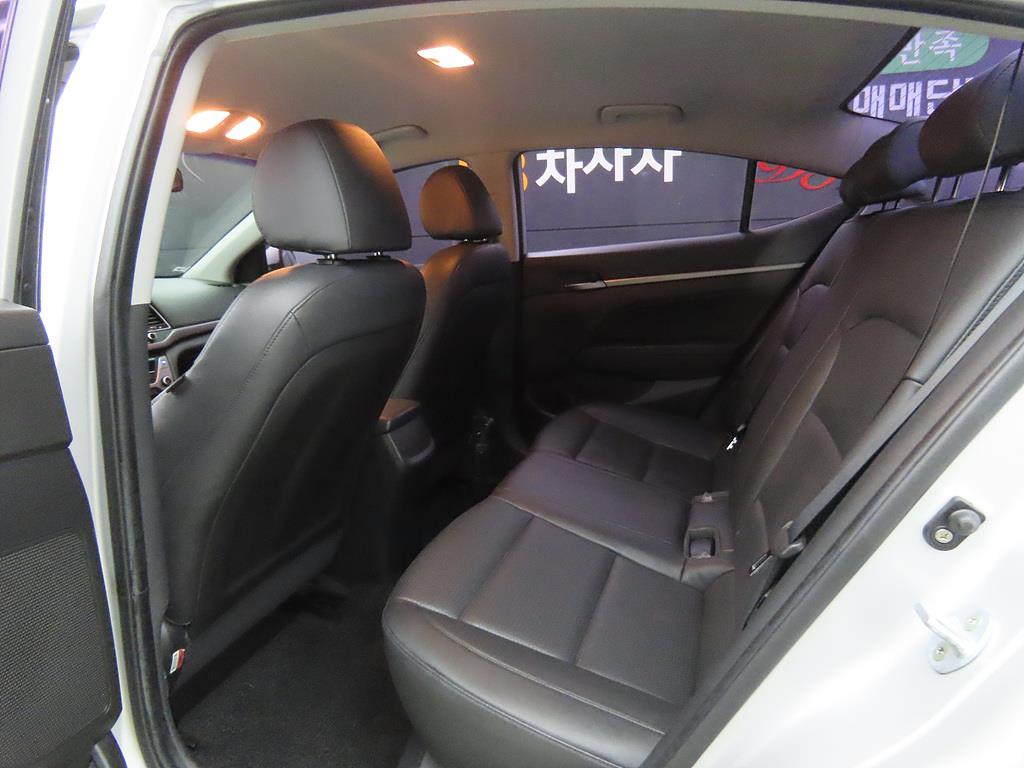 HYUNDAI Avante - Vista 6