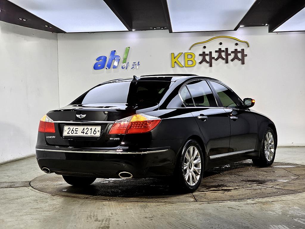 HYUNDAI Genesis - Vista 4