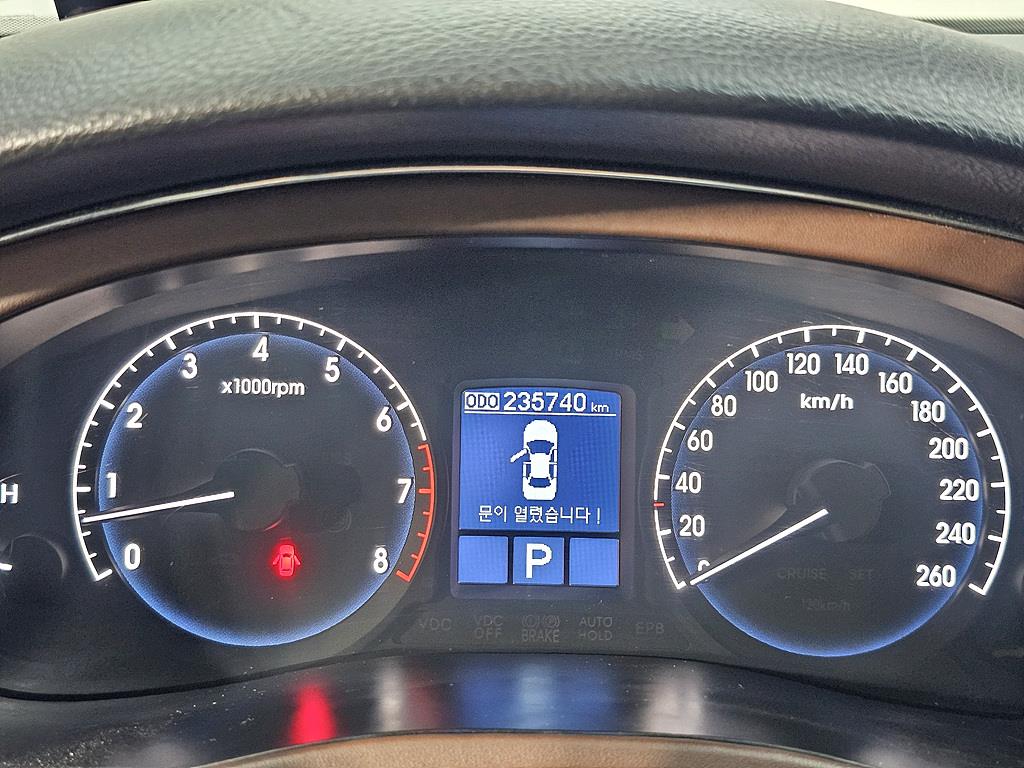 HYUNDAI Genesis - Vista 7