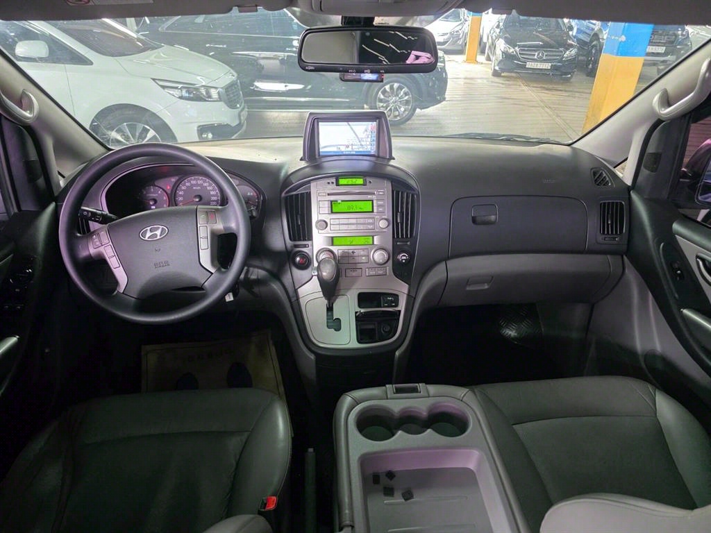 HYUNDAI Starex - Vista 11