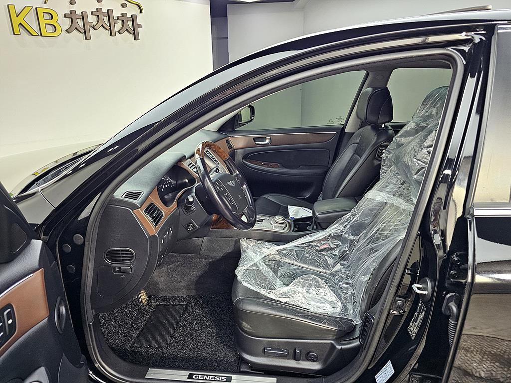 HYUNDAI Genesis - Vista 8