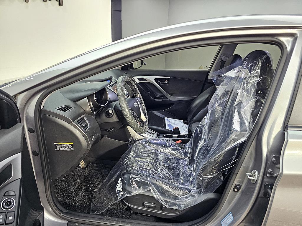 HYUNDAI Avante - Vista 8