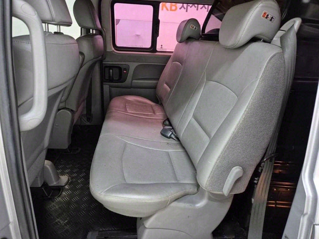 HYUNDAI Starex - Vista 12