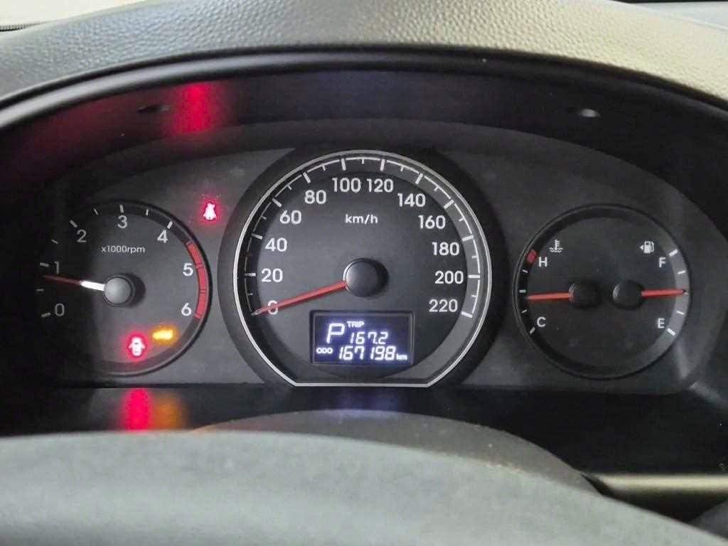 HYUNDAI Starex - Vista 6