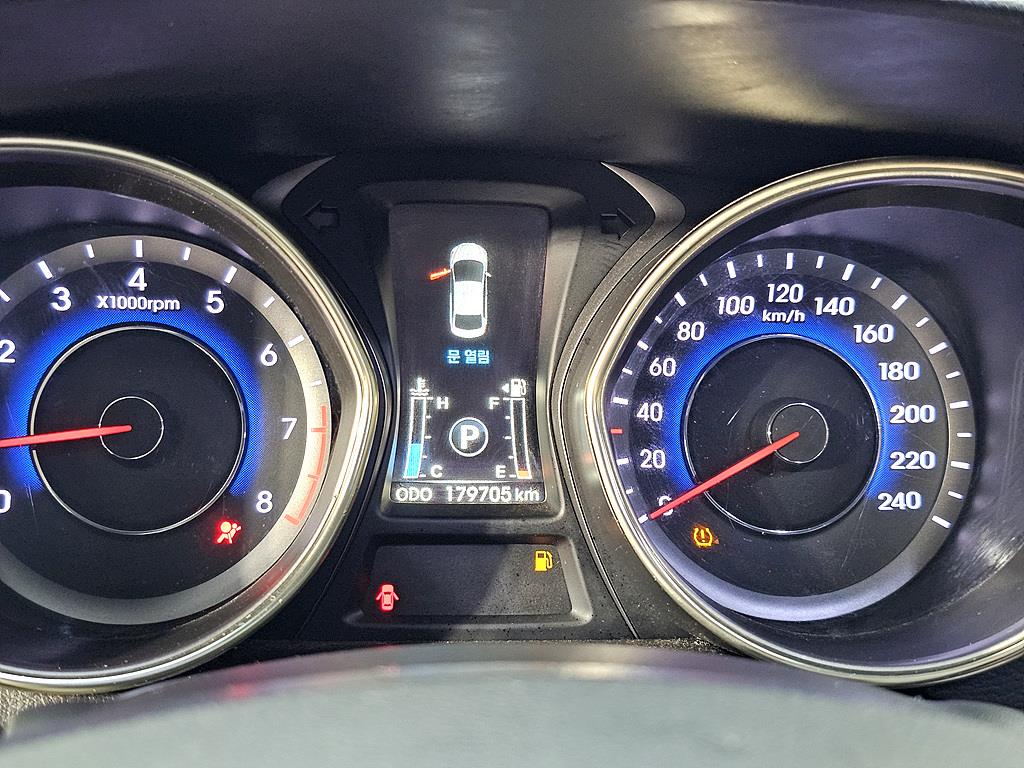 HYUNDAI Avante - Vista 7