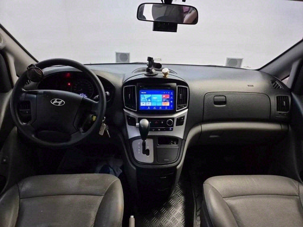 HYUNDAI Starex - Vista 7