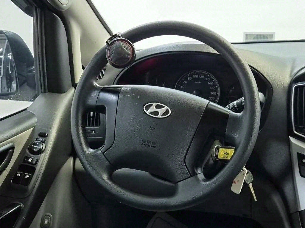 HYUNDAI Starex - Vista 9