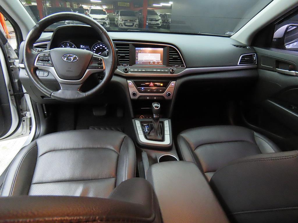 HYUNDAI Avante - Vista 7