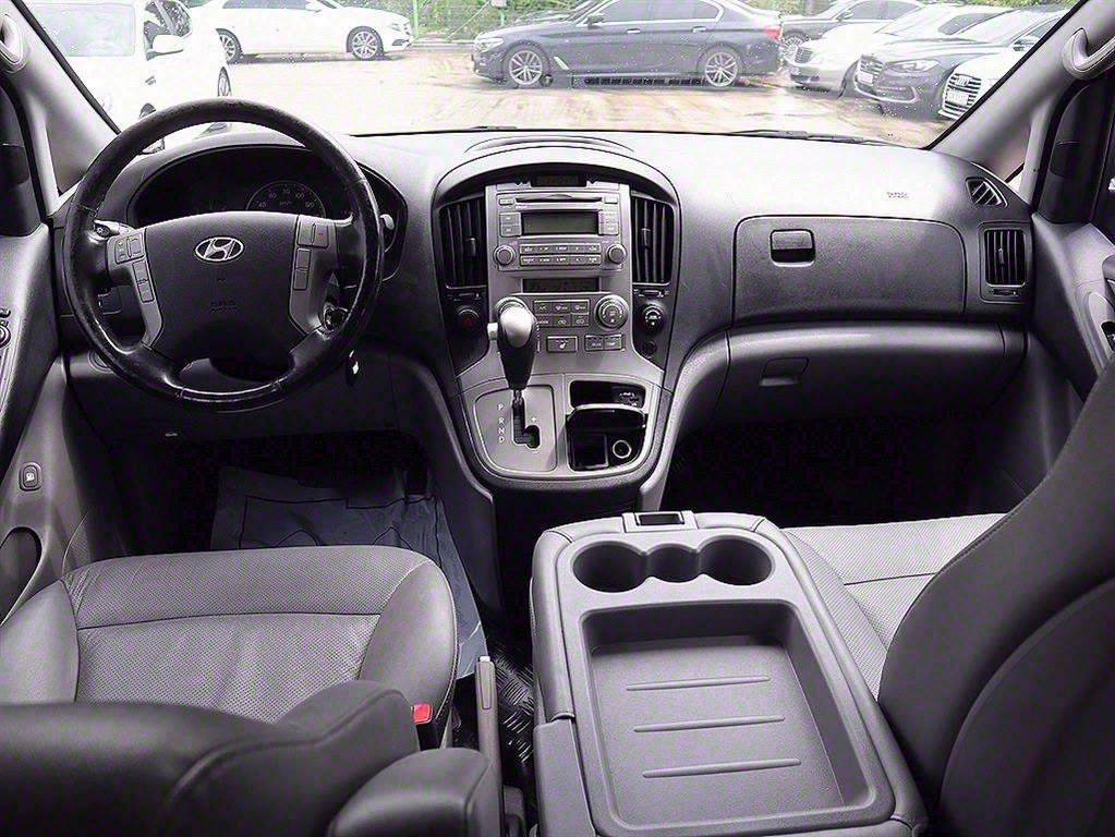 HYUNDAI Starex - Vista 9