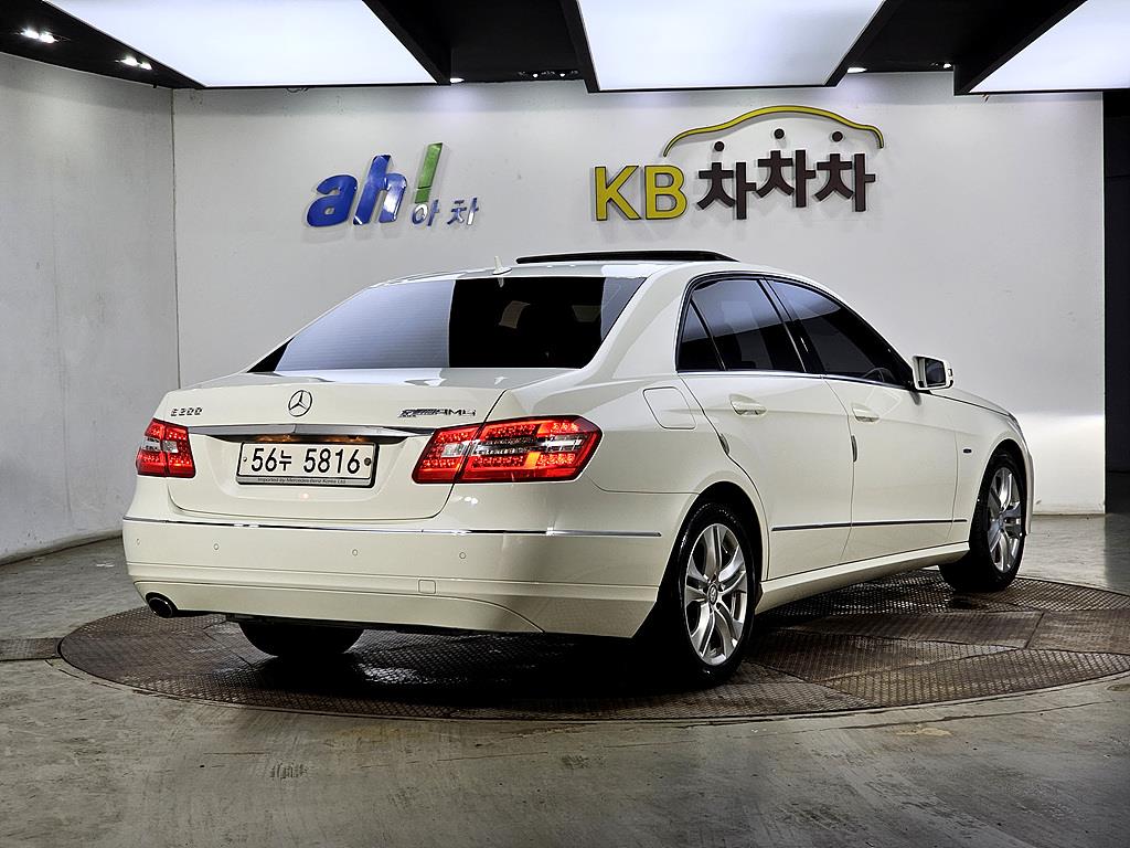 Mercedes Benz E class - Vista 4