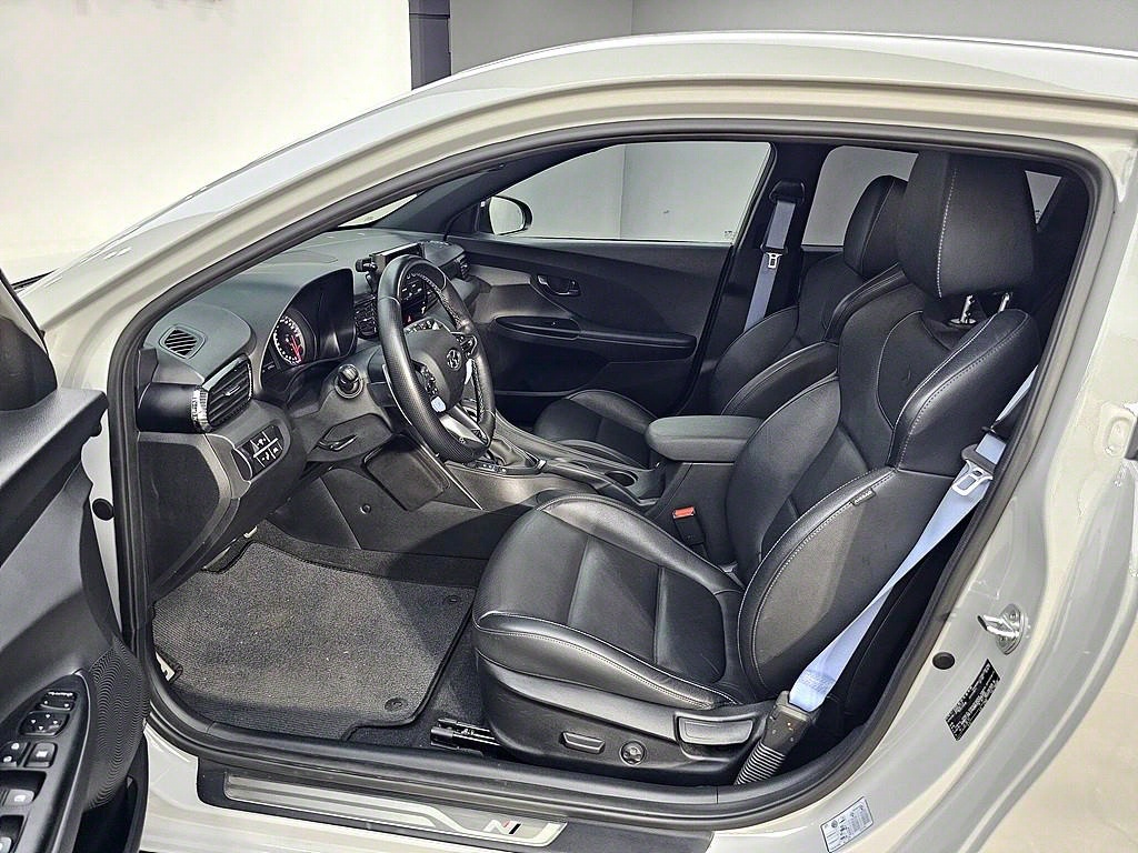 HYUNDAI Veloster - Vista 5