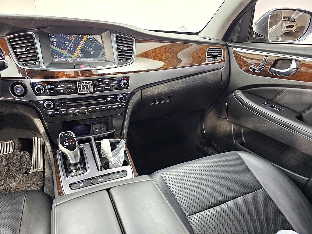 HYUNDAI Equus - Vista 10