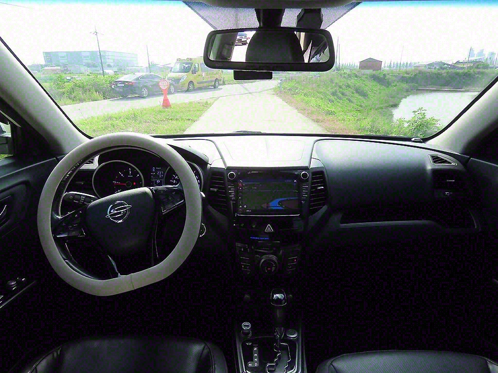 Ssangyong Tivoli - Vista 9