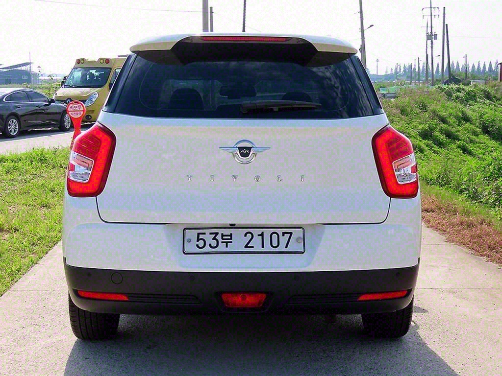 Ssangyong Tivoli - Vista 4