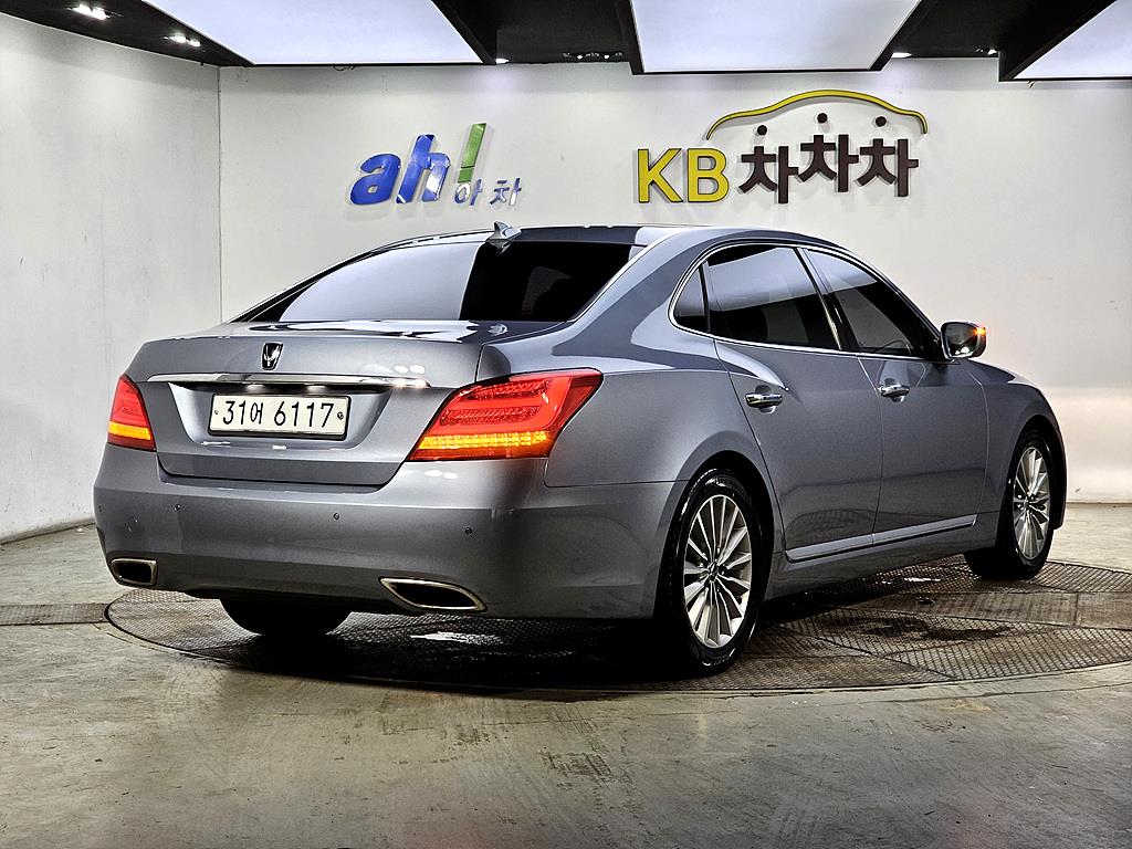 HYUNDAI Equus - Vista 4