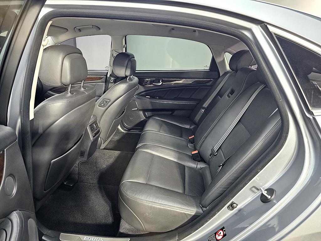 HYUNDAI Equus - Vista 9