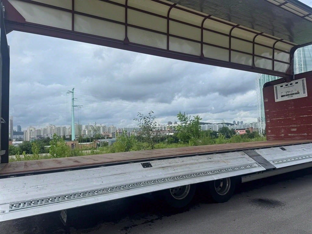 medium and large cargo truck - Vista 9