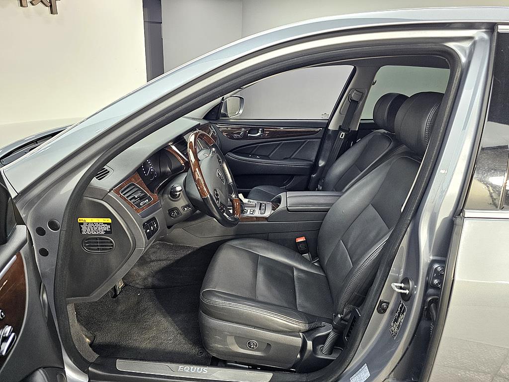 HYUNDAI Equus - Vista 8