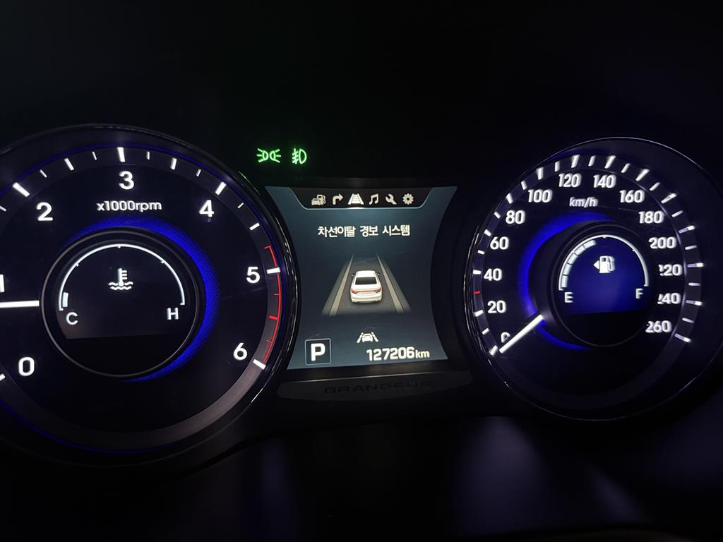 HYUNDAI Grandeur - Vista 11